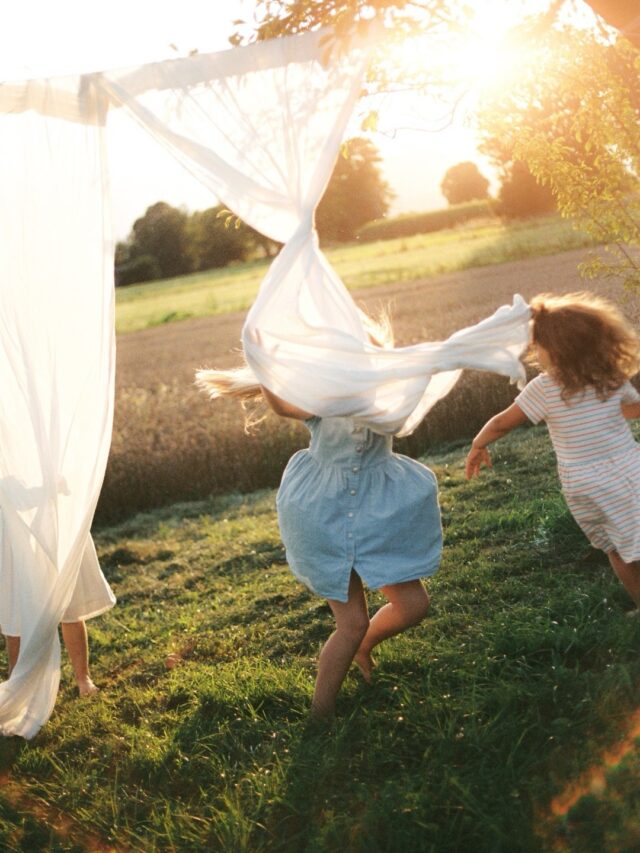 Vsake toliko prileti: “Sej to pa mora biti kar težko… vse tako urejati in živeti v hiški… ki ni vaša?”

🎞️✨🌻 🧺 🌿 ☕️ 📚🪿☀️ 💌

Res je, da ne vemo, kje bomo čez 3, 5, 10 let, ampak vem pa, da bomo skupaj doma, nekje, kjerkoli že to bo. Za zdaj smo pa samo neizmerno hvaležni za takšen »tukaj in zdaj«, kot ga imamo, in tega ne zamenjamo za nič na svetu. No, vsaj še naslednje 3 leta in pol ne. ♥️

[in hvala @kvweddings za te ujete trenutke, ki dajo najlepši odgovor na zgornje vprašanje]

#countrysideliving #simplelife #familyovereverything #analogmoments #thisisus